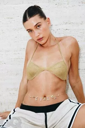 Hailey Baldwin / haileybieber nude photo #0003