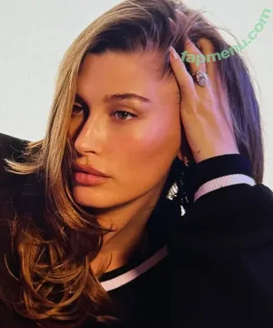 Hailey Baldwin / haileybieber nude photo #0090