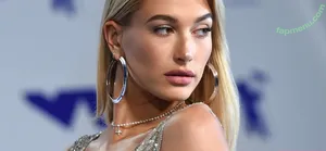 Hailey Baldwin / haileybieber nude photo #0129