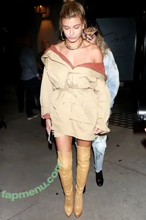 Hailey Baldwin / haileybieber nude photo #0130