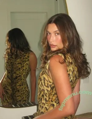 Hailey Baldwin / haileybieber nude photo #0169