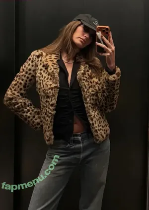 Hailey Baldwin / haileybieber nude photo #0224