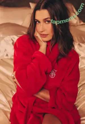 Hailey Baldwin / haileybieber nude photo #0248