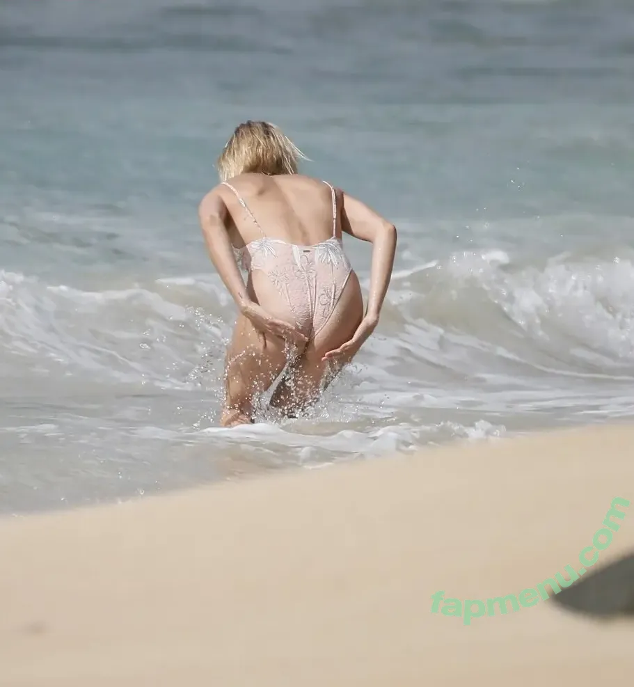 Hailey Baldwin nude photo #0125 (haileybieber)