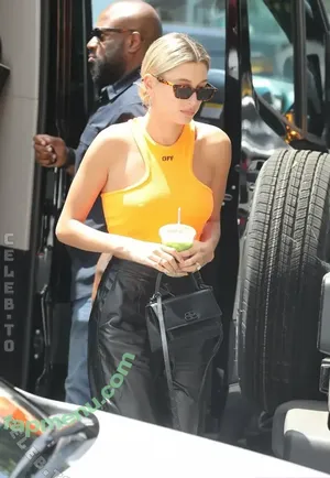 Hailey Bieber / baldwin / haileeybear / haileybieber nude photo #0827