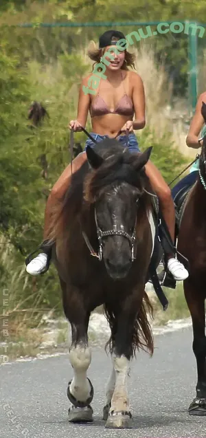 Hailey Bieber / HaileyBaldwin / haileeybear / haileybieber nude photo #0903