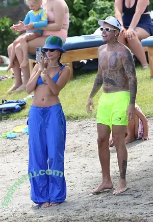 Hailey Bieber / HaileyBaldwin / haileeybear / haileybieber nude photo #0954