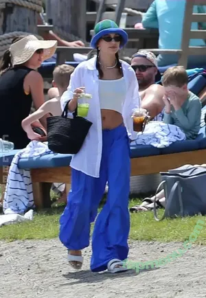 Hailey Bieber / HaileyBaldwin / haileeybear / haileybieber nude photo #0957