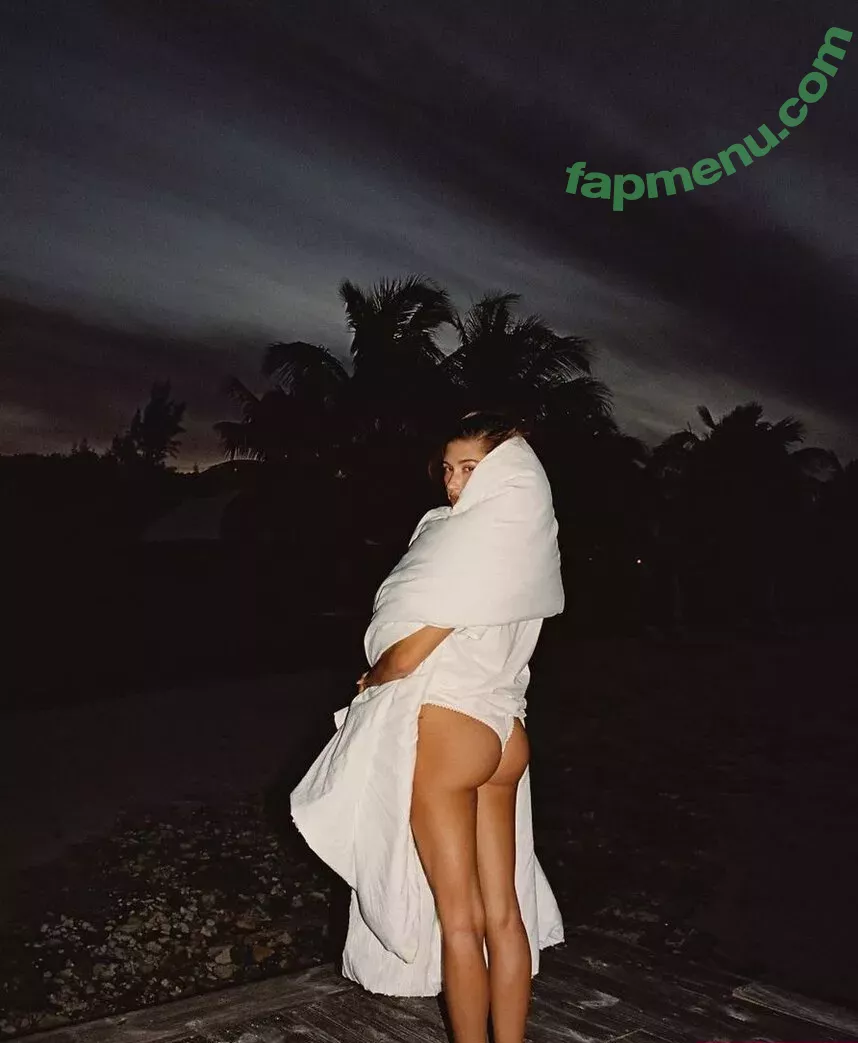 Hailey Bieber nude photo #0045 (baldwin / haileeybear / haileybieber)