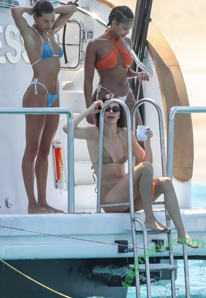 Hailey Bieber nude photo #0258 (baldwin / haileeybear / haileybieber)