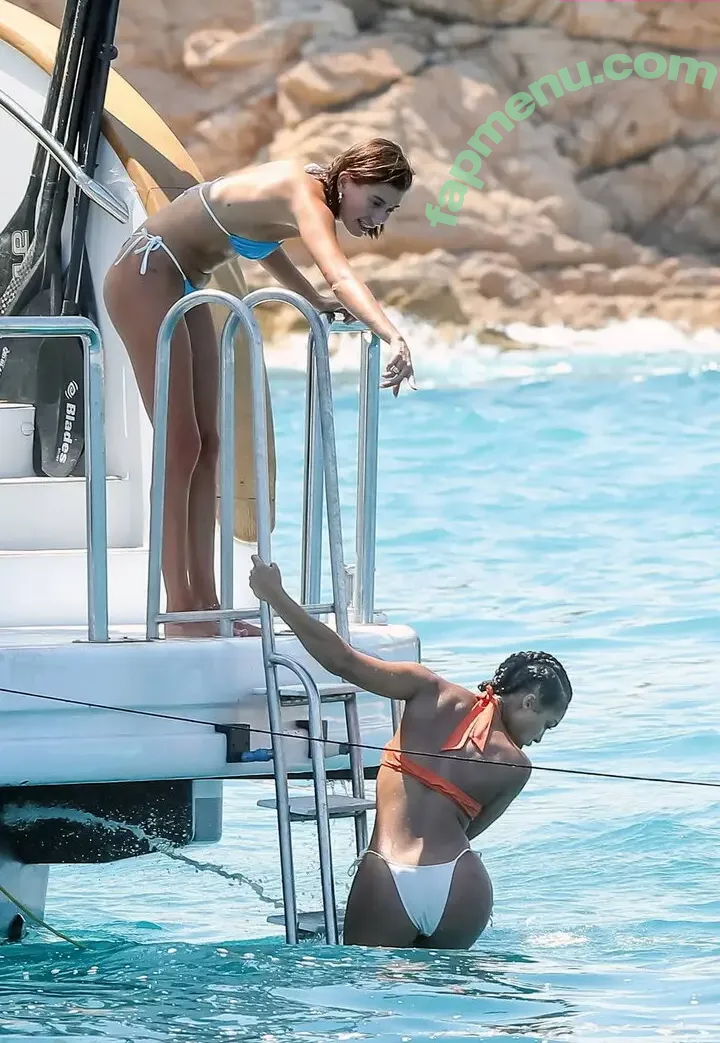 Hailey Bieber nude photo #0726 (baldwin / haileybieber)