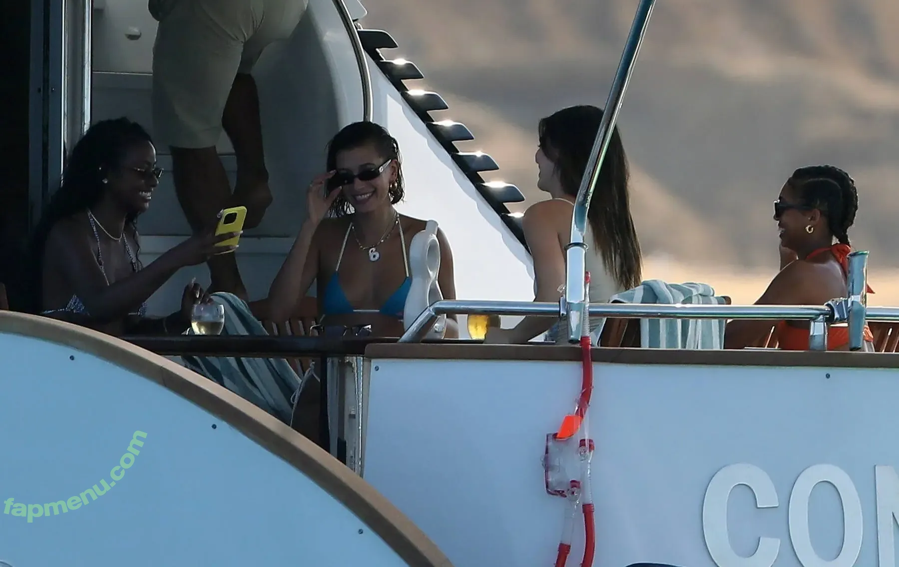 Hailey Bieber nude photo #0730 (baldwin / haileybieber)