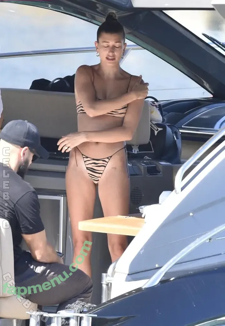Hailey Bieber nude photo #0807 (baldwin / haileeybear / haileybieber)