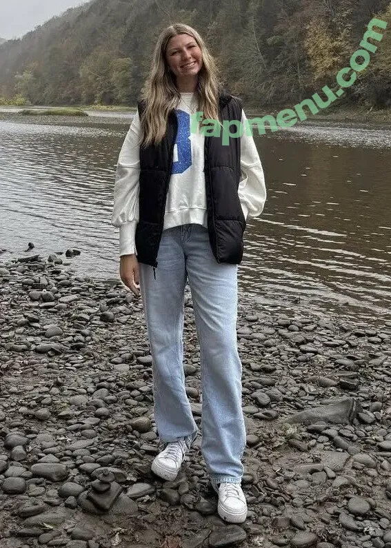 Hailey Johnson nude photo #0011 (haileyjayy)