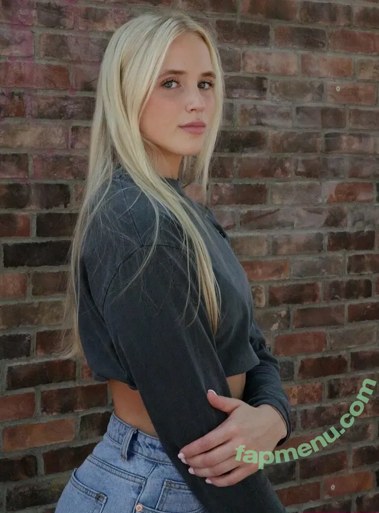 Hailey Van nude photo #0007 (Hailey Van)