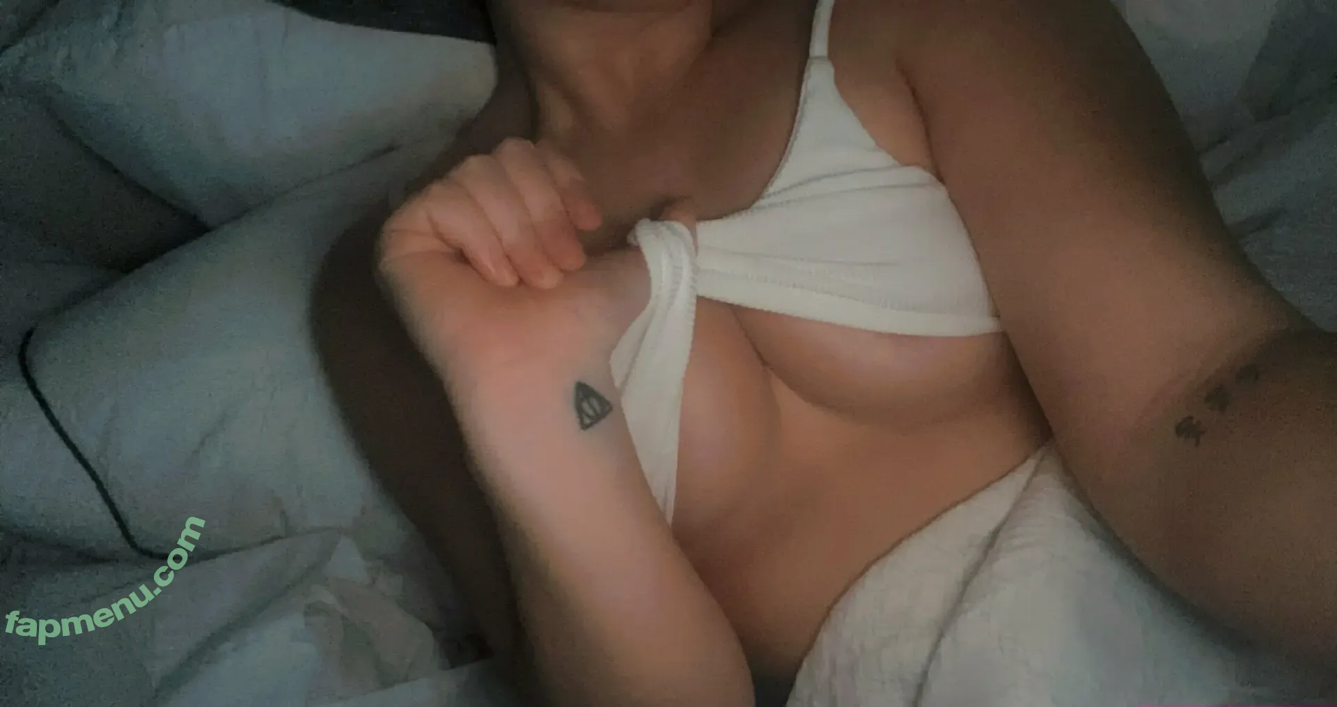 hails44 nude photo #0009 (hails44)
