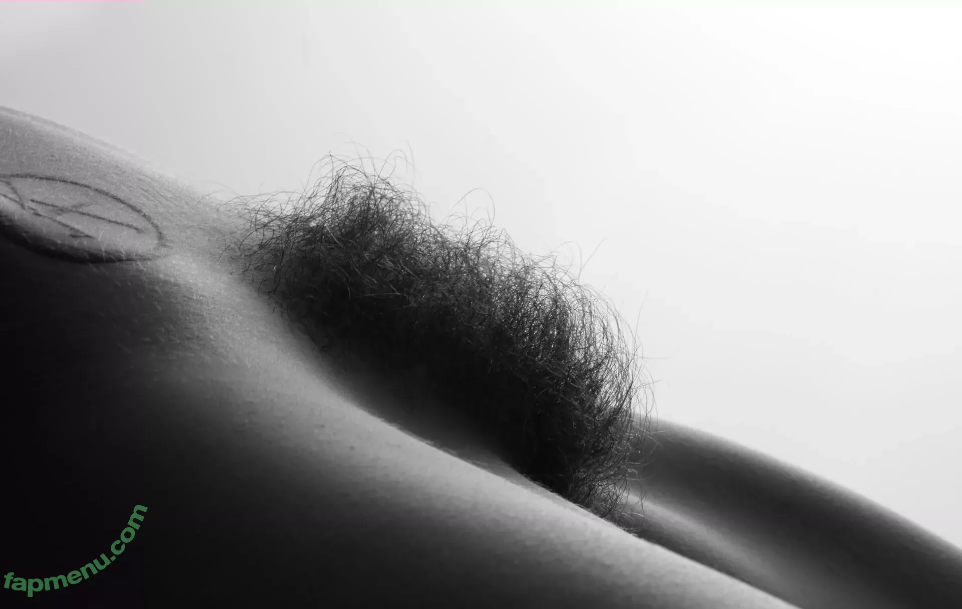 Hairy Women nude photo #5056 (HairyFairy420 / ig_naturals / pearlygirly06)