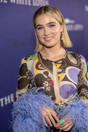 Haley Lu Richardson / haleyluhoo nude photo #0004