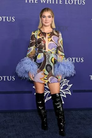 Haley Lu Richardson / haleyluhoo nude photo #0007