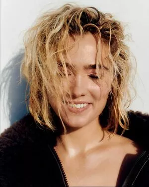 Haley Lu Richardson / haleyluhoo nude photo #0020