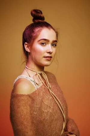 Haley Lu Richardson / haleyluhoo nude photo #0035