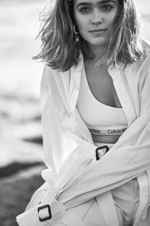 Haley Lu Richardson / haleyluhoo nude photo #0037