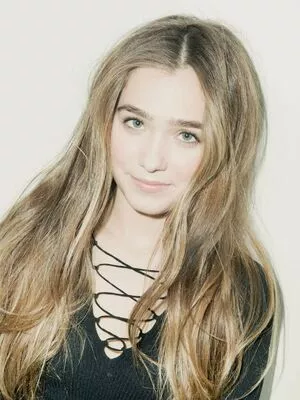 Haley Lu Richardson / haleyluhoo nude photo #0041