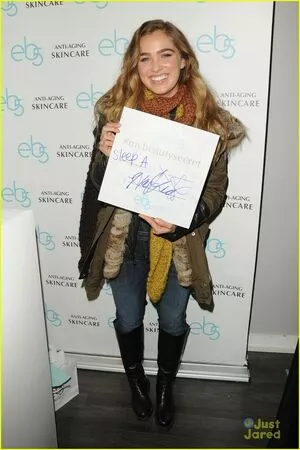 Haley Lu Richardson / haleyluhoo nude photo #0073