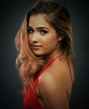 Haley Lu Richardson / haleyluhoo nude photo #0075