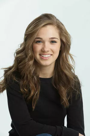 Haley Lu Richardson / haleyluhoo nude photo #0076