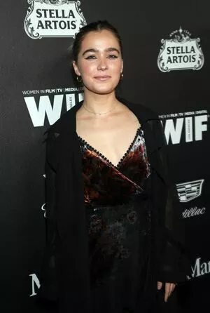 Haley Lu Richardson / haleyluhoo nude photo #0078