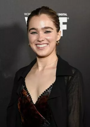 Haley Lu Richardson / haleyluhoo nude photo #0081