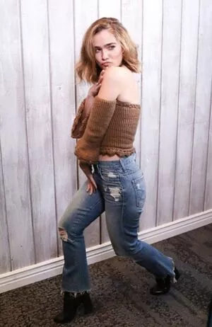 Haley Lu Richardson / haleyluhoo nude photo #0085