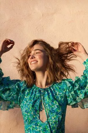 Haley Lu Richardson / haleyluhoo nude photo #0100