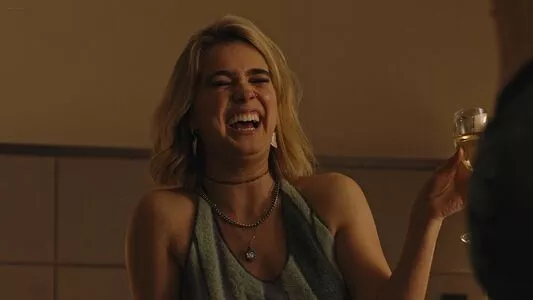 Haley Lu Richardson / haleyluhoo nude photo #0103