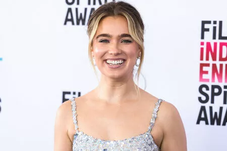 Haley Lu Richardson / haleyluhoo nude photo #0130