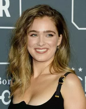 Haley Lu Richardson / haleyluhoo nude photo #0153