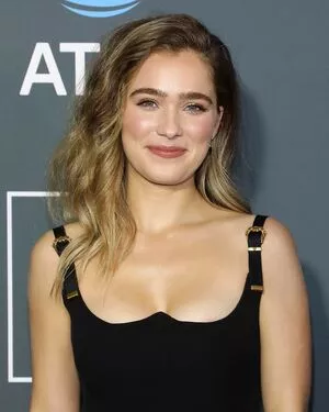 Haley Lu Richardson / haleyluhoo nude photo #0155