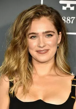 Haley Lu Richardson / haleyluhoo nude photo #0163