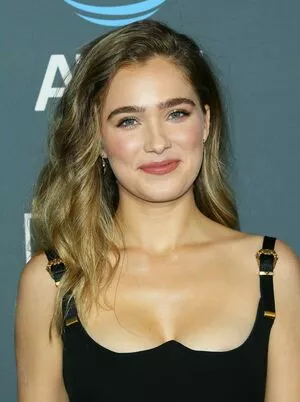 Haley Lu Richardson / haleyluhoo nude photo #0167