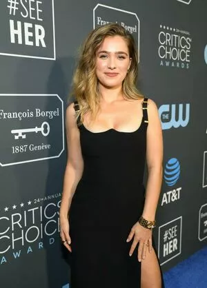 Haley Lu Richardson / haleyluhoo nude photo #0169