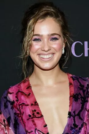 Haley Lu Richardson / haleyluhoo nude photo #0215