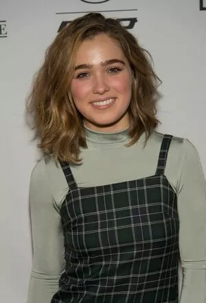 Haley Lu Richardson / haleyluhoo nude photo #0415