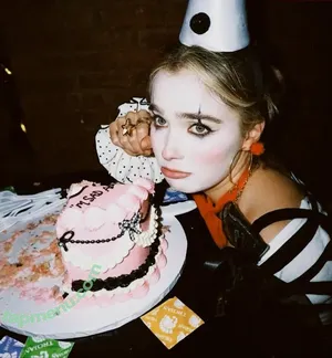 Haley Lu Richardson / haleyluhoo nude photo #0530