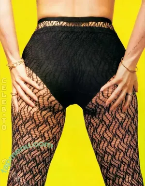 Haley Lu Richardson / haleyluhoo nude photo #0548