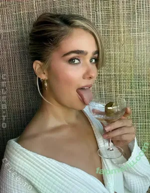 Haley Lu Richardson / haleyluhoo nude photo #0550