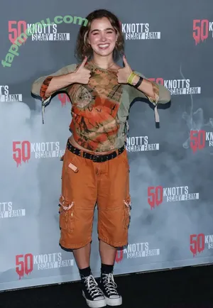 Haley Lu Richardson / haleyluhoo nude photo #0562