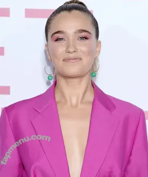 Haley Lu Richardson / haleyluhoo nude photo #0565