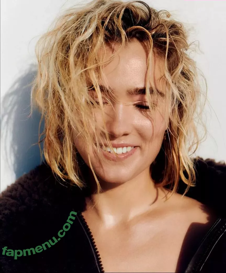 Haley Lu Richardson nude photo #0020 (haleyluhoo)