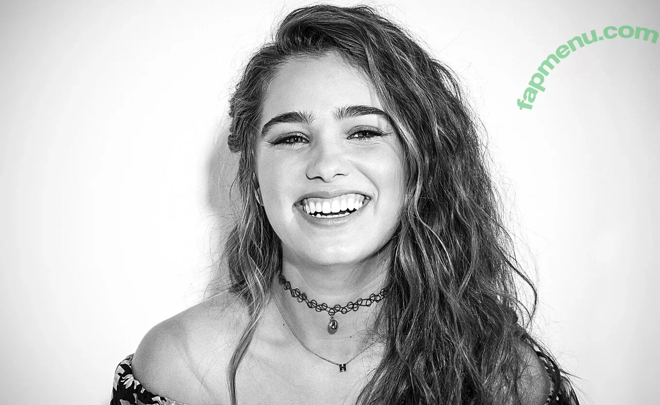 Haley Lu Richardson nude photo #0040 (haleyluhoo)